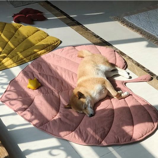 Leaf-Shaped Soft Pet Mat - Fluffs Club